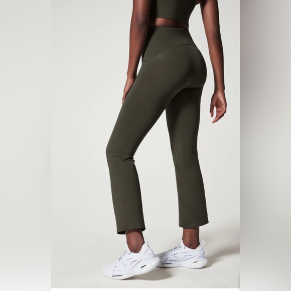 Spanx Booty Boost Active Ankle Flare Pant - Picture 8 of 9